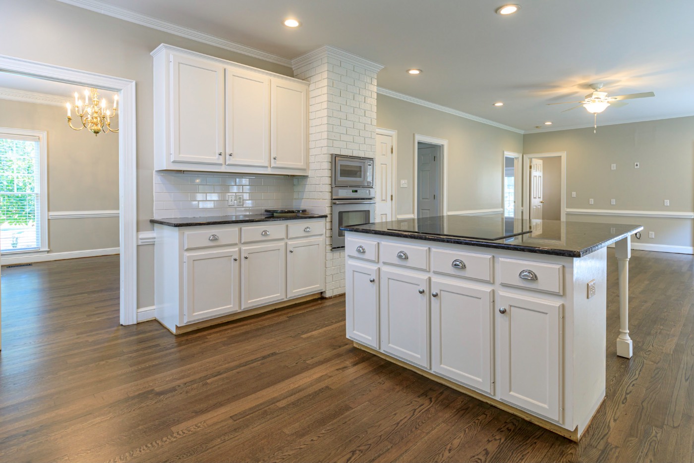 Interior photograph 1 by Scott G. Davis