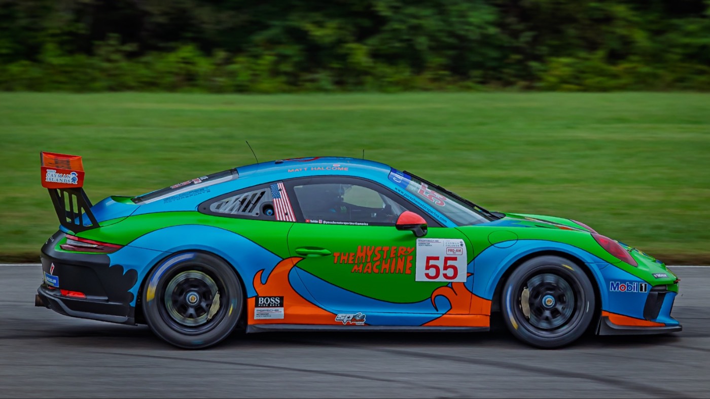 Porsche Carrera Cup 911 "Mystery Machine" livery, panning shot